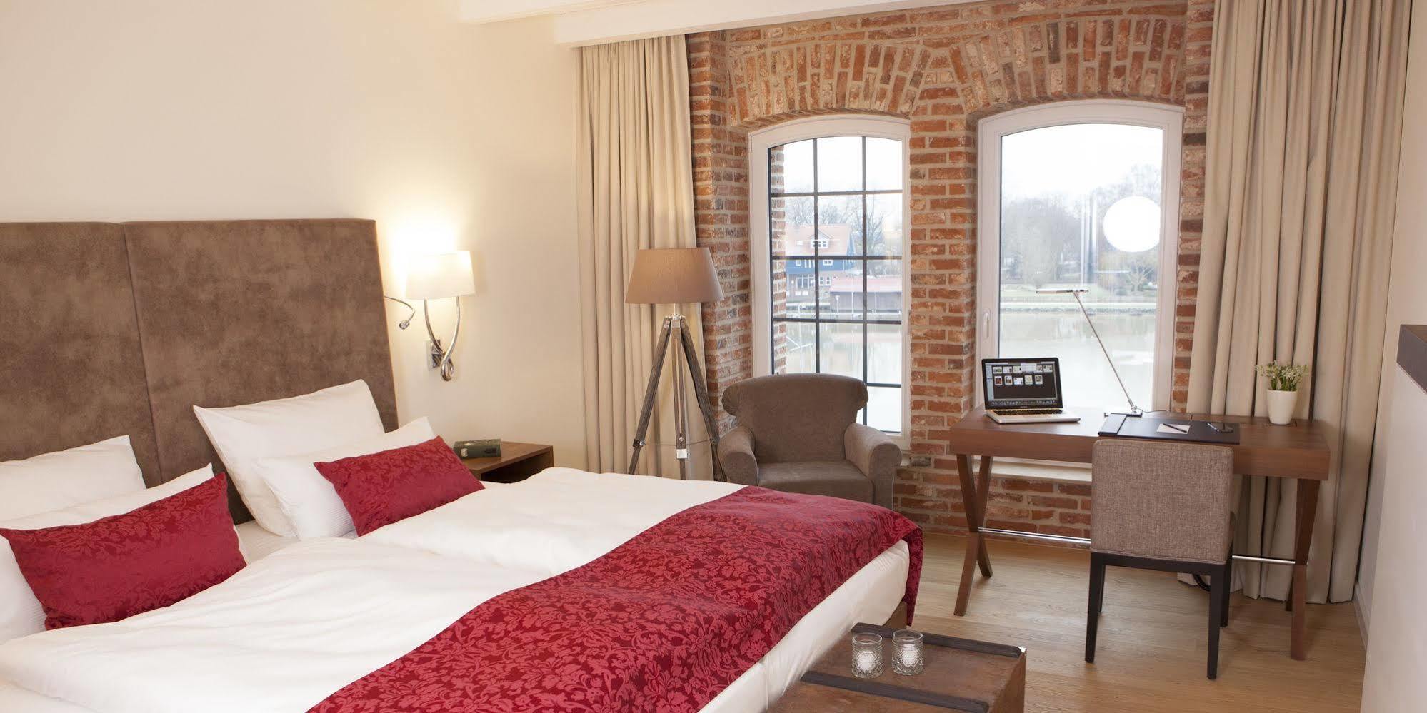 Hotel Hafenspeicher Лер Екстер'єр фото